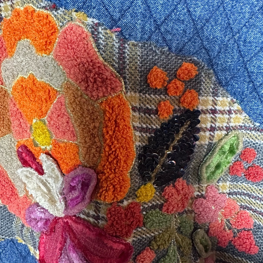 Vtg Denim Quilted Jean Jacket with Floral Embroidery pockets L - Picture 8 of 10